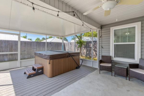 3BD, 2BA Home! Family Friendly! Close to Beach! HOT TUB!